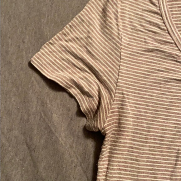 pink and white v neck cute shirt - Picture 3 of 4